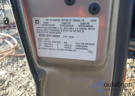 2000 Chevrolet Silverado 1500 Ls z USA, uszkodzony, nr VIN 2GCEC19T5Y1395258